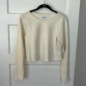 Soft long sleeve short length top